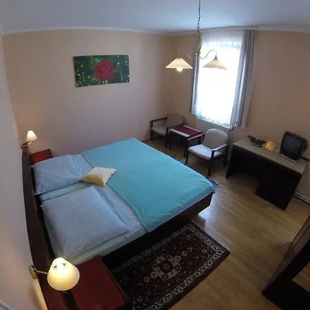 Guest house Gastehaus Leopold Maria Dreieichen