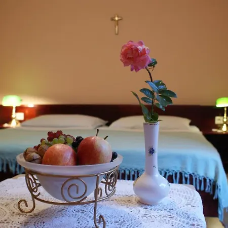 Gastehaus Leopold Penzion Maria Dreieichen